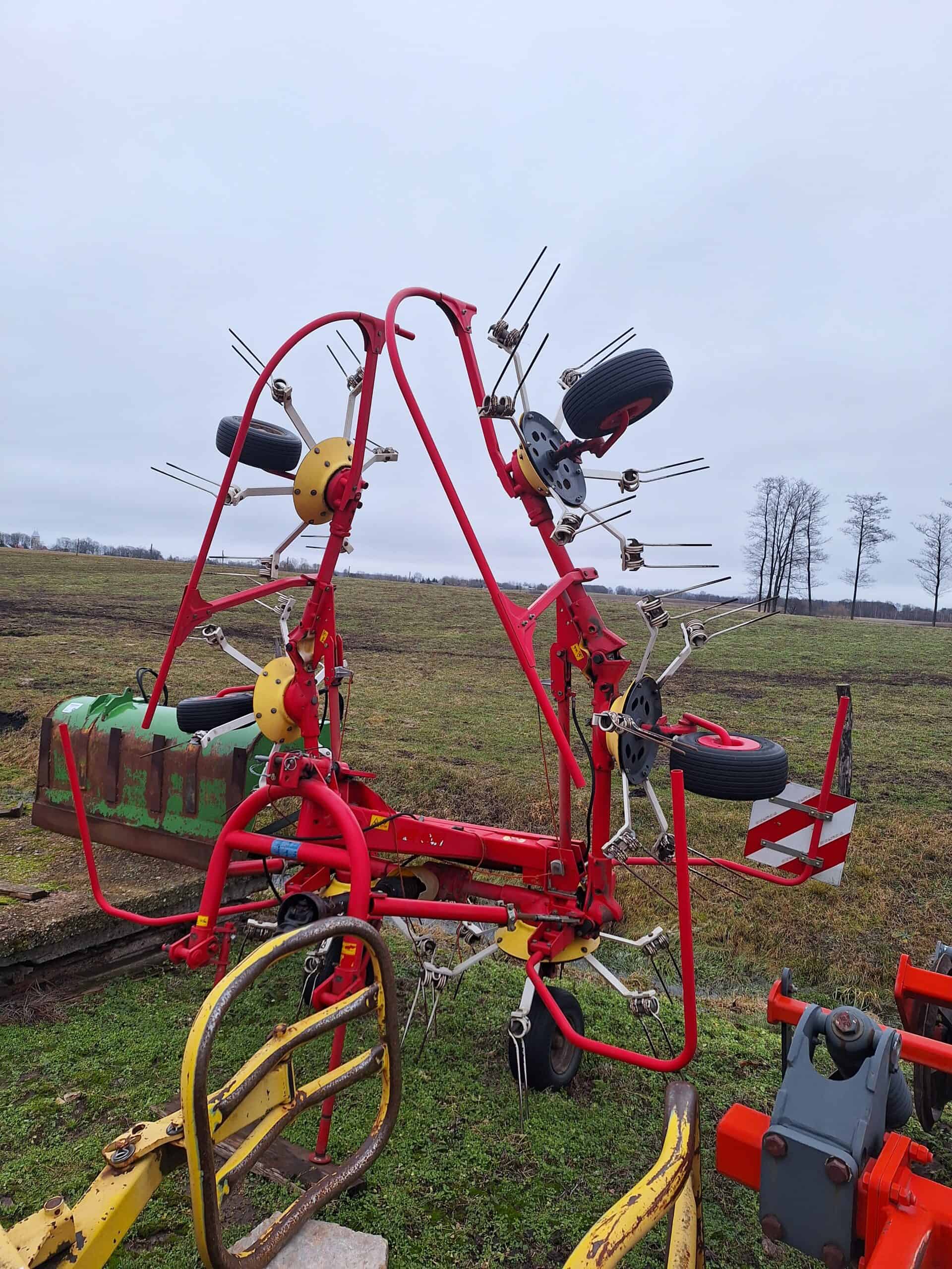 Vartytuvas Pöttinger HIT 690 N (Naudota technika)