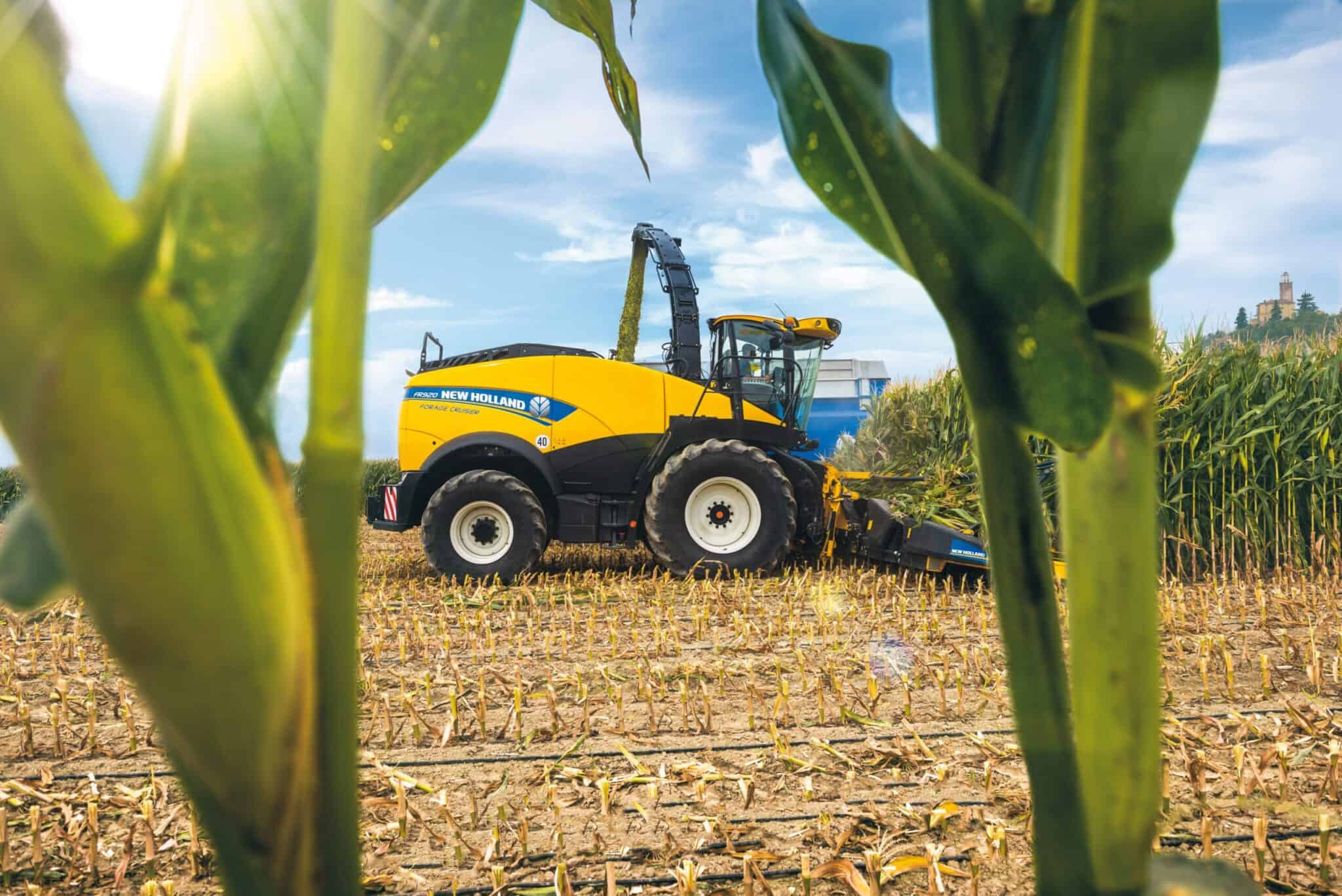 New Holland savaeigis pašarų smulkintuvas