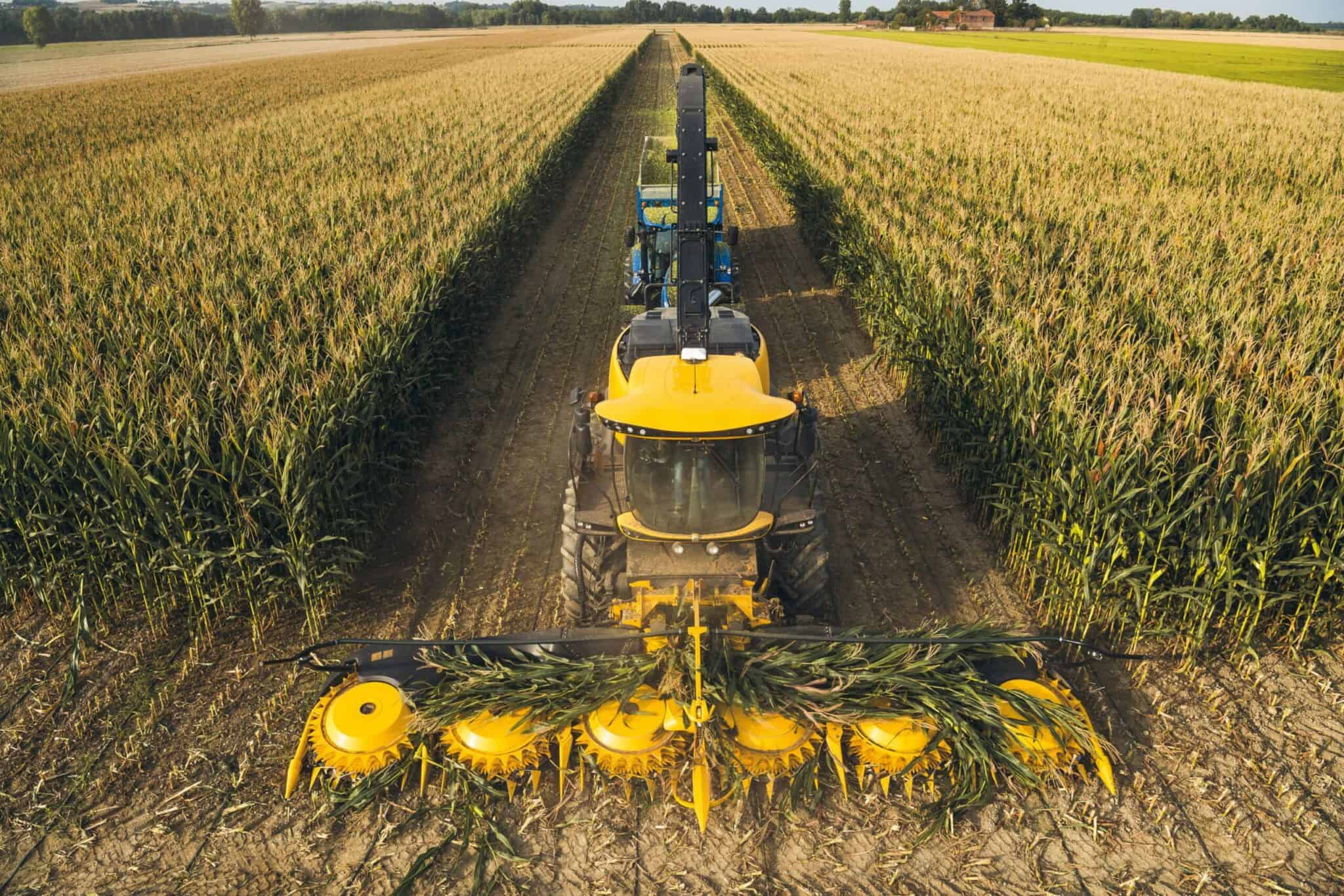 New Holland savaeigis pašarų smulkintuvas