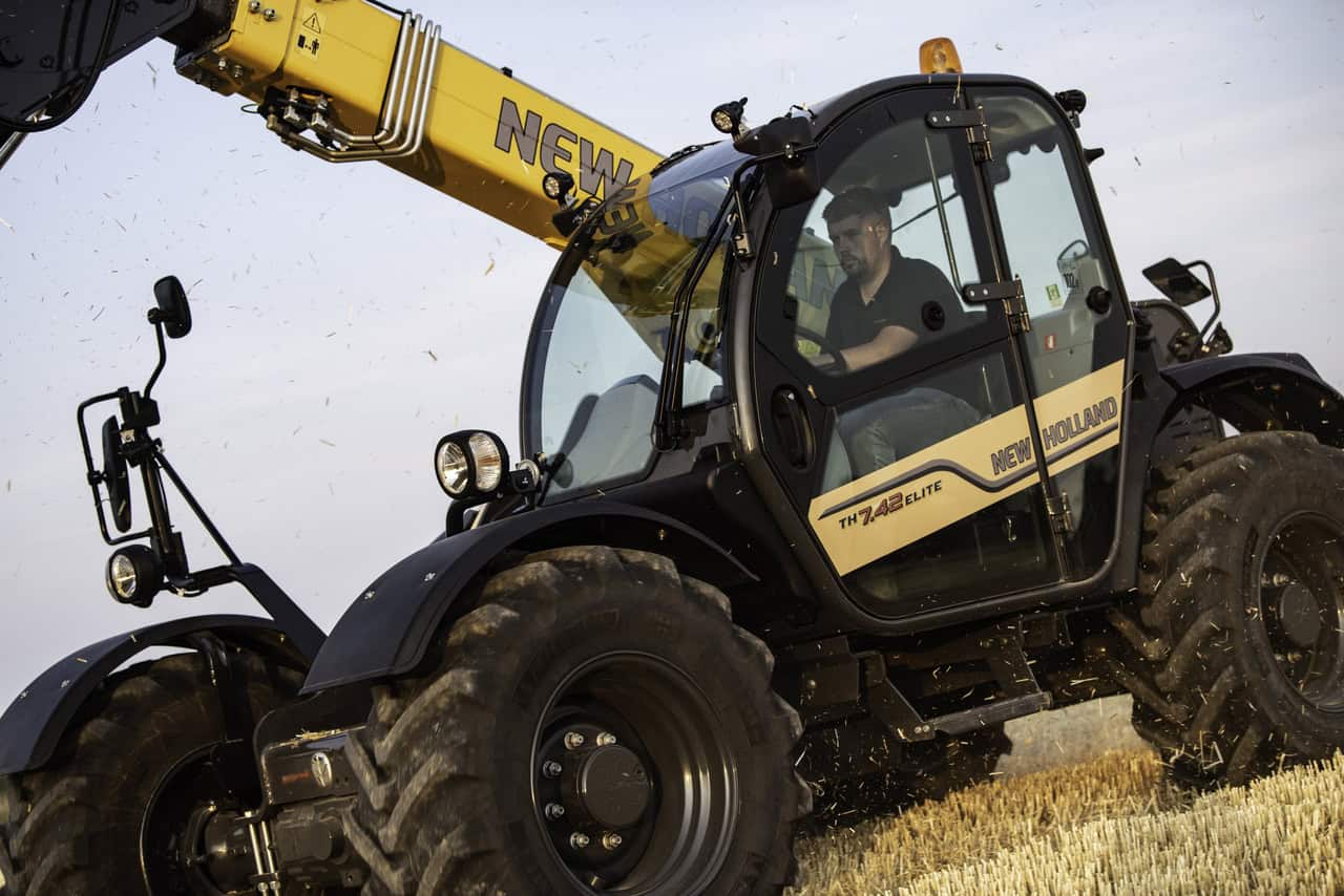 NAUJI TELESKOPINIŲ KRAUTUVŲ NEW HOLLAND MODELIAI