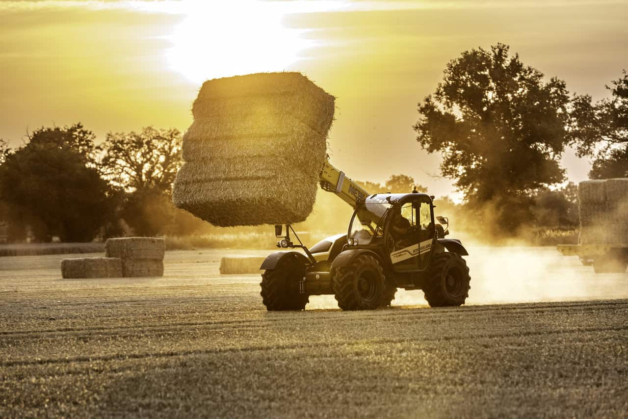 NAUJI TELESKOPINIŲ KRAUTUVŲ NEW HOLLAND MODELIAI