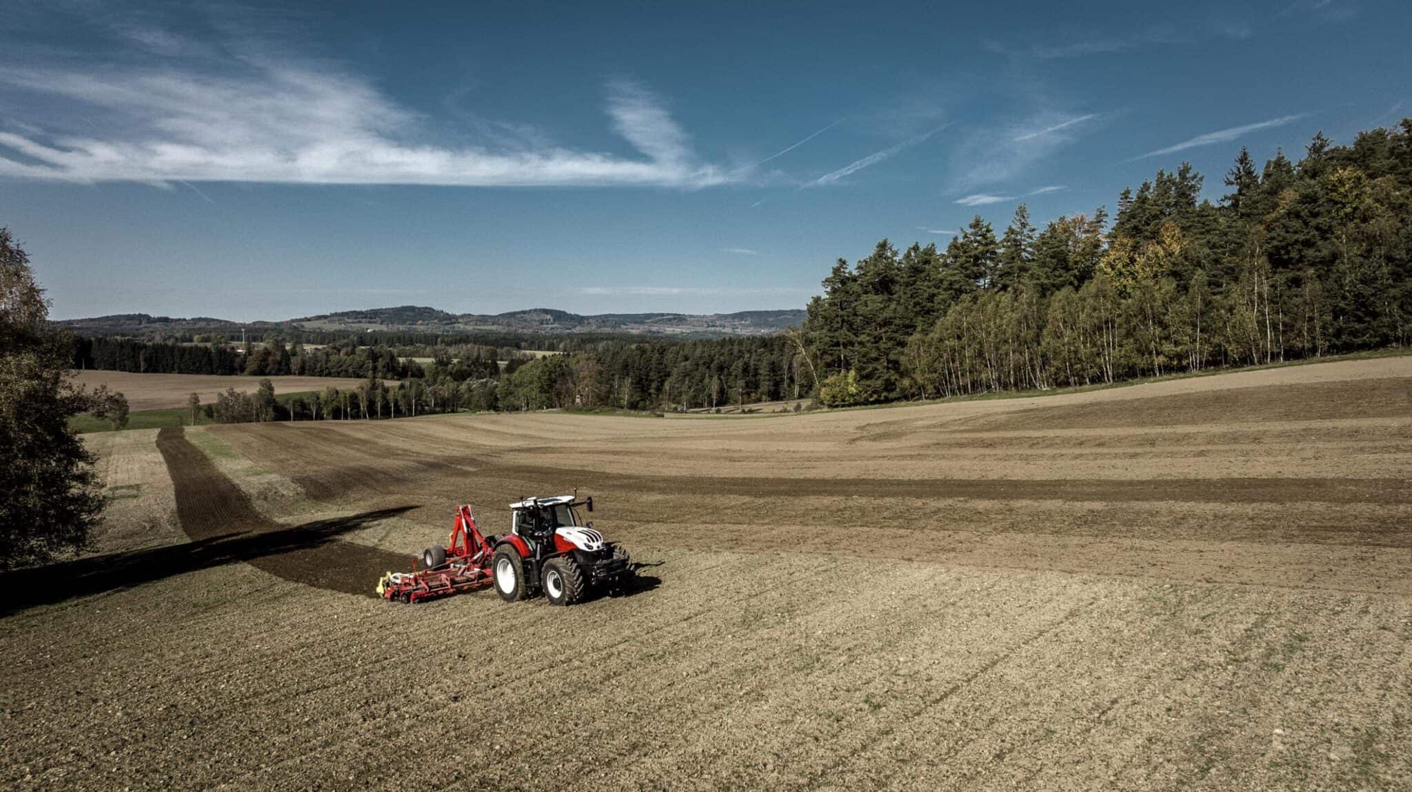 NAUJA STEYR ABSOLUT CVT serija (200-280 AG)