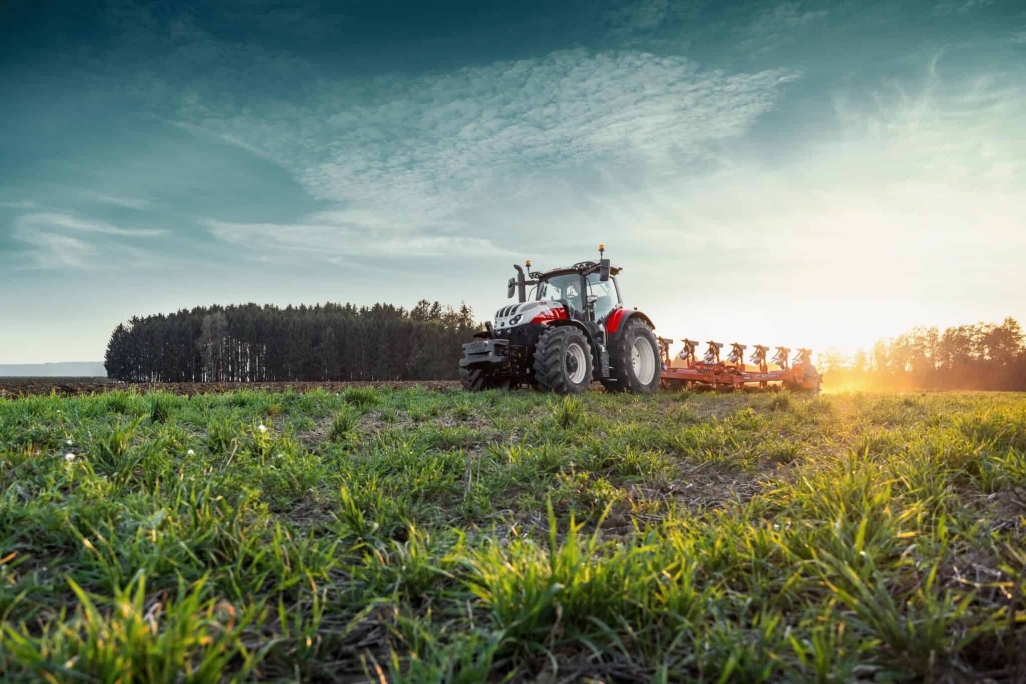 NAUJA STEYR ABSOLUT CVT serija (200-280 AG)