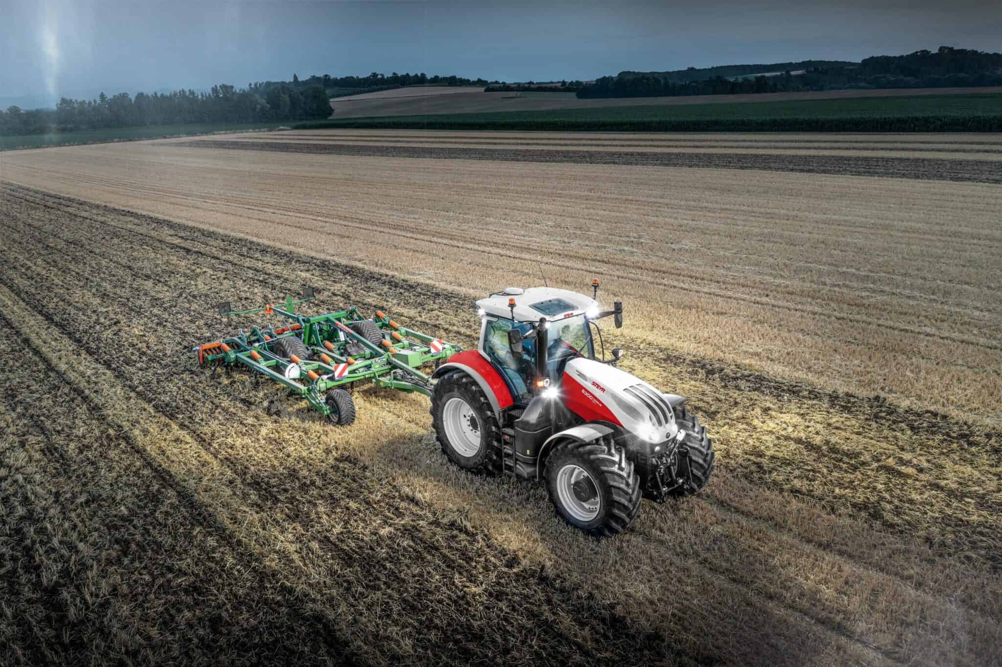 NAUJA Steyr Terrus CVT serija (290-340 AG)